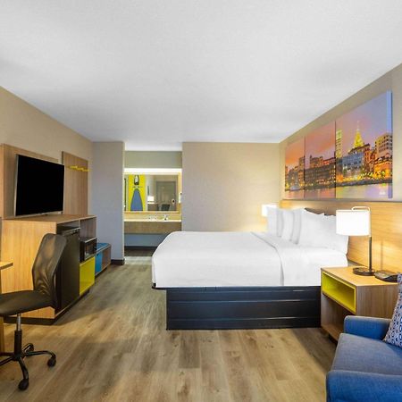Days Inn By Wyndham Minot Exterior photo