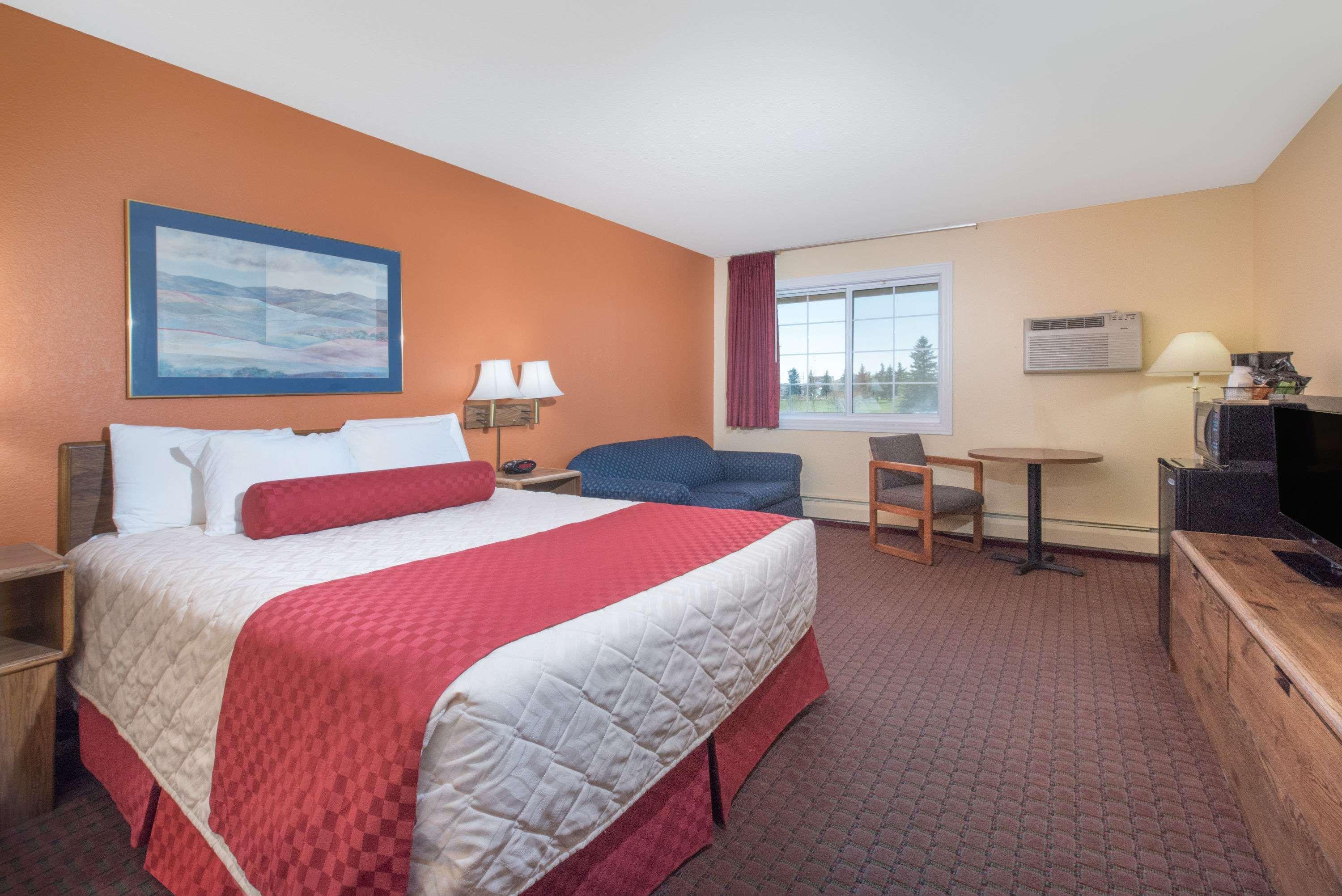 Days Inn By Wyndham Minot Exterior photo