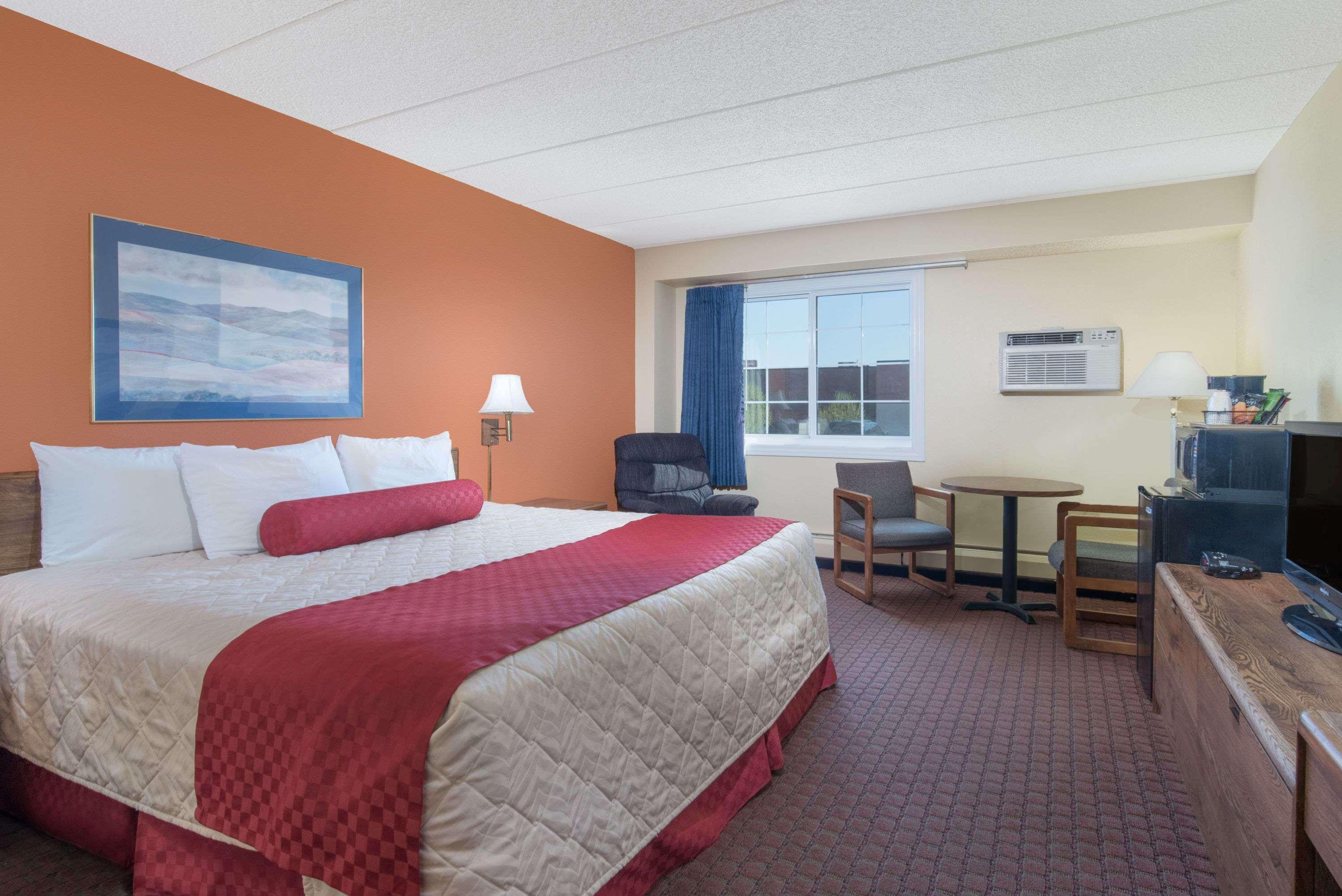 Days Inn By Wyndham Minot Exterior photo