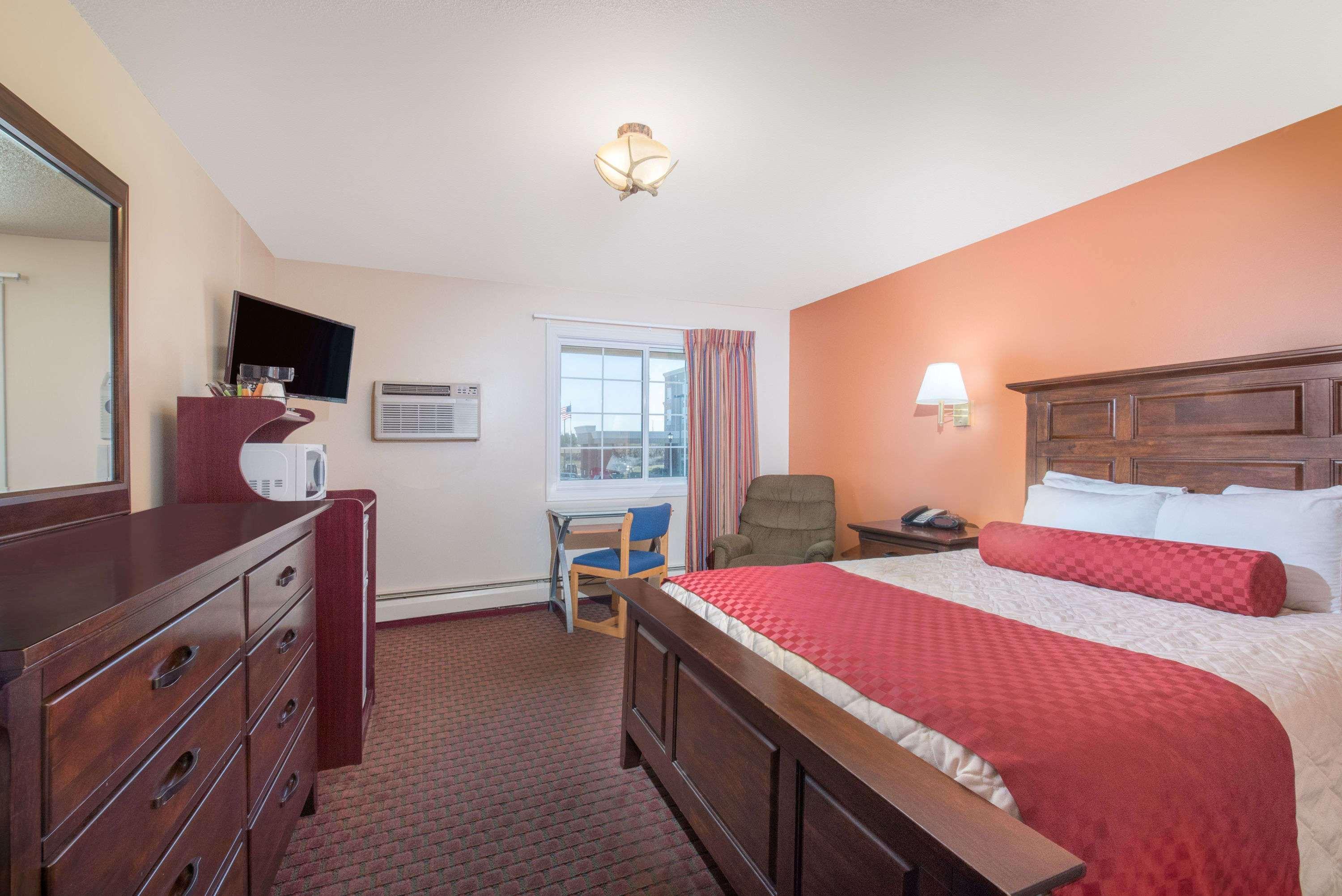 Days Inn By Wyndham Minot Exterior photo