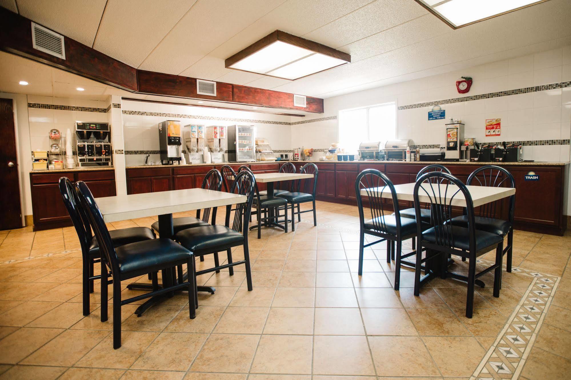 Days Inn By Wyndham Minot Exterior photo